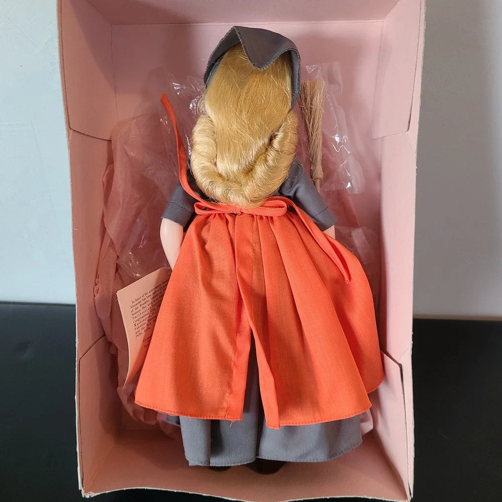 Madame Alexander Cinderella Poor Girl Doll Girl 8in Grey/Orange‎ Vintage